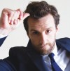 pablo mira "dit des choses  contre de l’argent" 